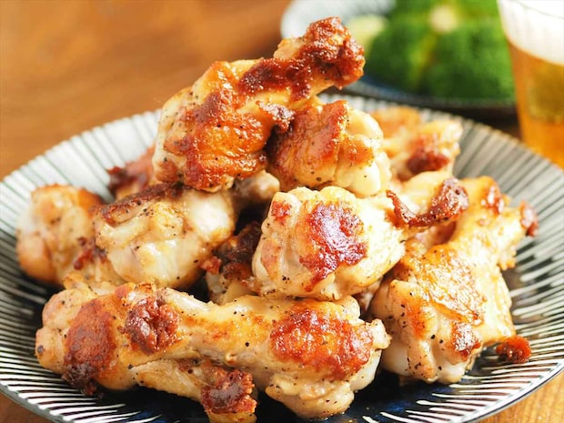 フライパン1つで簡単!手羽元1kgのガーリック塩焼き|作り置きにもおすすめ