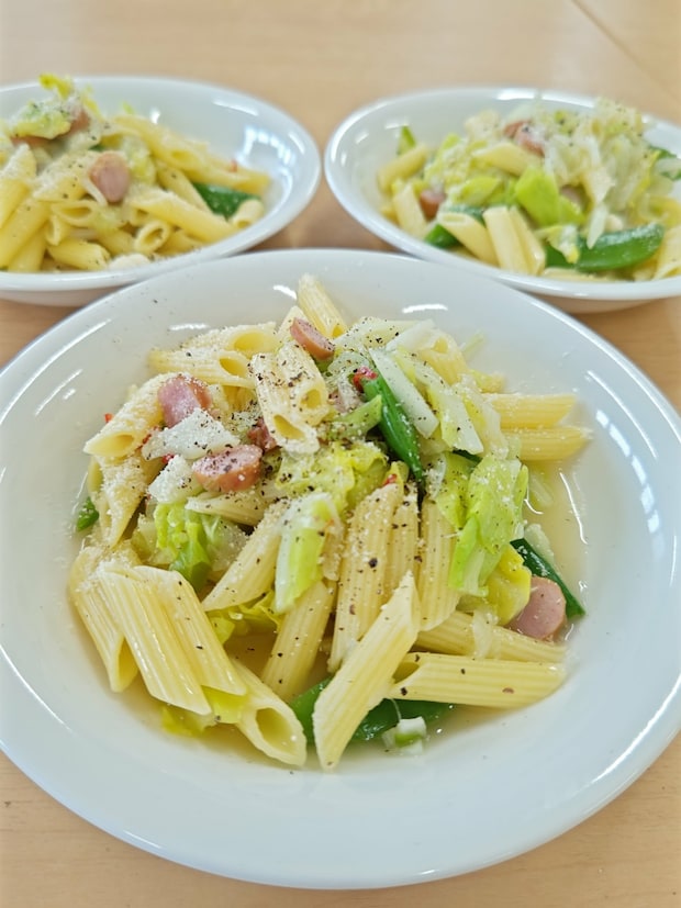 「春キャベツとスナップエンドウのスープパスタ」レシピ