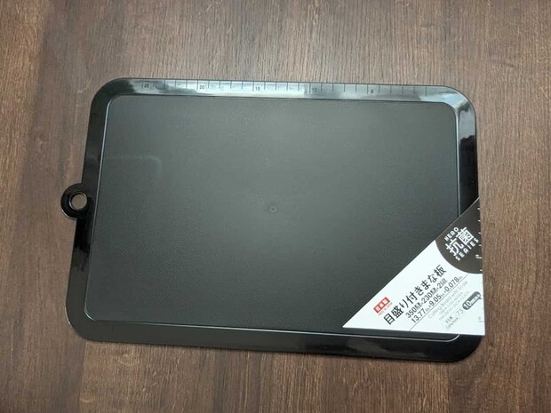 ダイソー ＮＥＲＯ目盛付きまな板