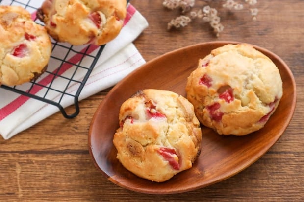 いちごとホワイトチョコの米粉スコーン