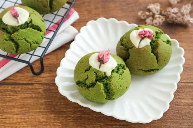 抹茶と桜の米粉スコーン