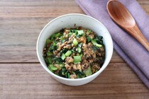 栄養満点！「さば缶と小松菜のそぼろ」がご飯のお供に◎