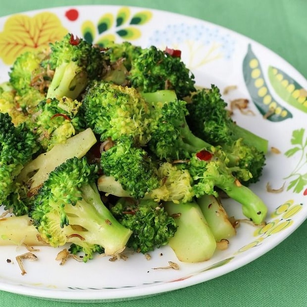 カリカリじゃことブロッコリーのペペロンチーノ