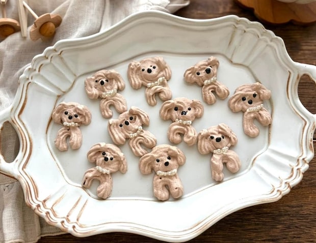 材料3つで作れる！かわいすぎるトイプードルの「メレンゲクッキー」