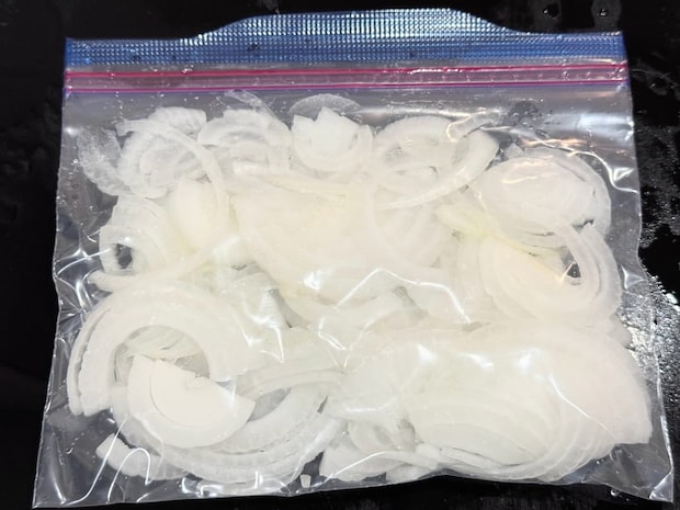 冷凍用保存袋に平らに入れる