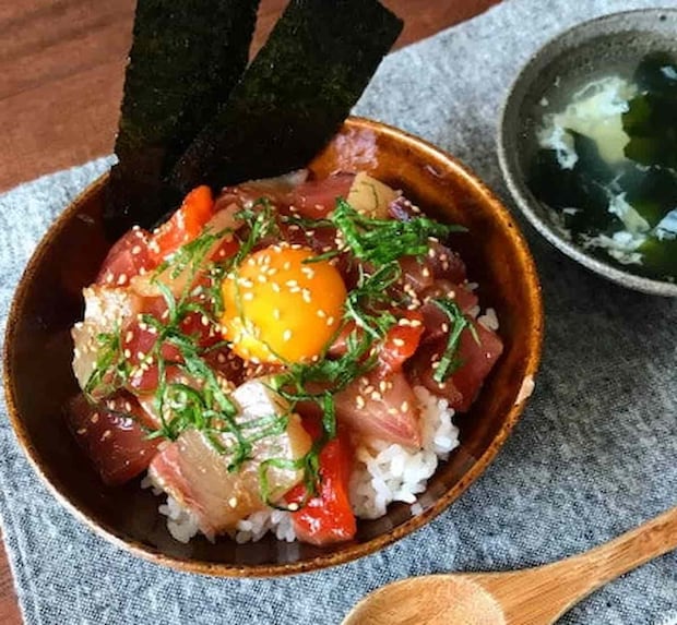 山本ゆりさん おさかなユッケ丼