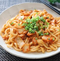 余裕がない日にパパッと作れる！やみつき「キムチうどん」レシピ4選