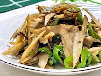 塩昆布で簡単！ご飯がすすむ「ピーマンとごぼうのきんぴら」