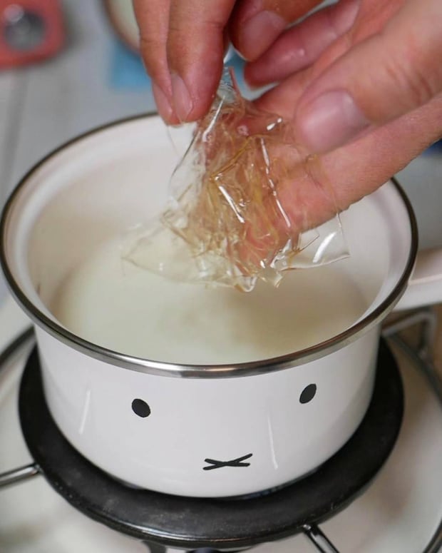 「パンナコッタのいちごソースかけ」レシピ