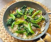 和風だしで作る♪「春野菜とあさりの和風パエリア」レシピ