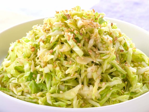 「キャベツだけ」で箸が止まらない！味ぽんで簡単サラダの作り方