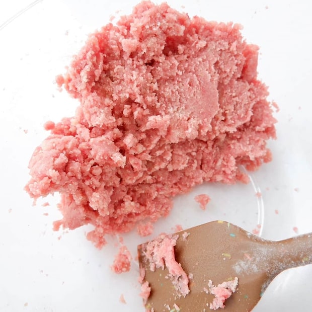 米粉のいちごスノーボール