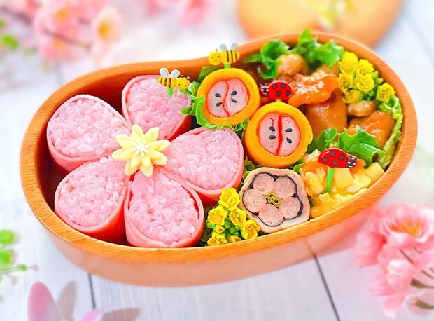 開けた瞬間ときめく！春にぴったりな「桜弁当」