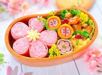 開けた瞬間ときめく！春にぴったりな「桜弁当」