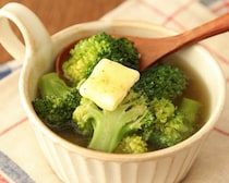 野菜を手軽に食べよう！「コンソメ」を使った“野菜スープ”