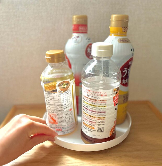 セリアで買って正解！「回転トレー」で家中の収納がスッキリ