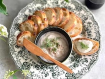 やみつき間違いなし！！パン泥棒の「新玉ねぎのムース」