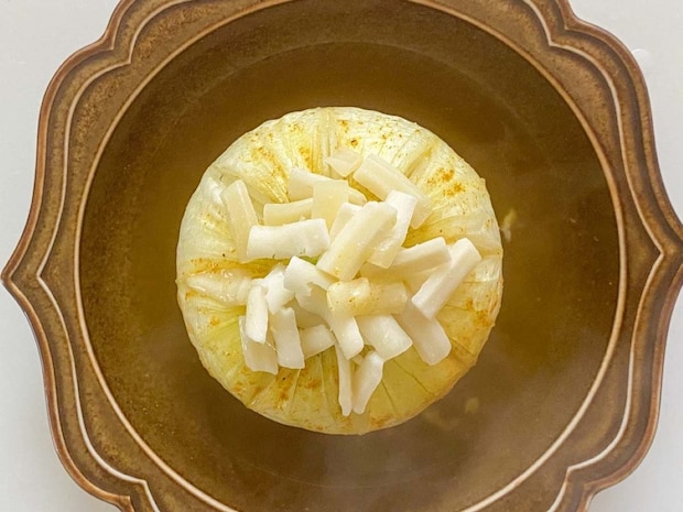 とろとろ♡まるごと新たまねぎのカレーチーズ蒸し