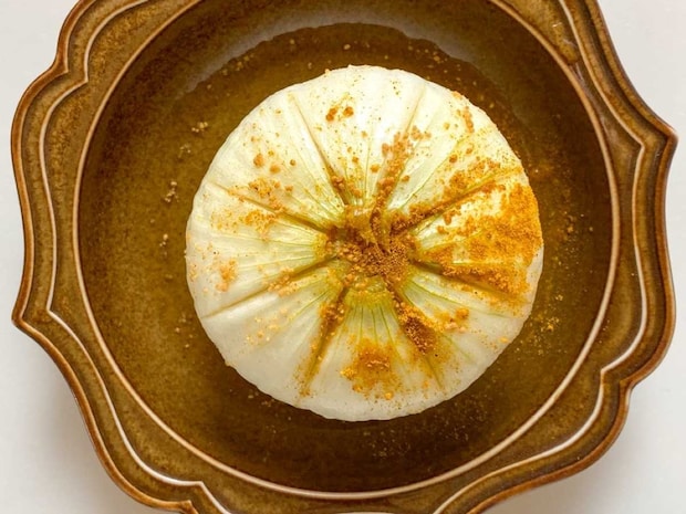 とろとろ♡まるごと新たまねぎのカレーチーズ蒸し