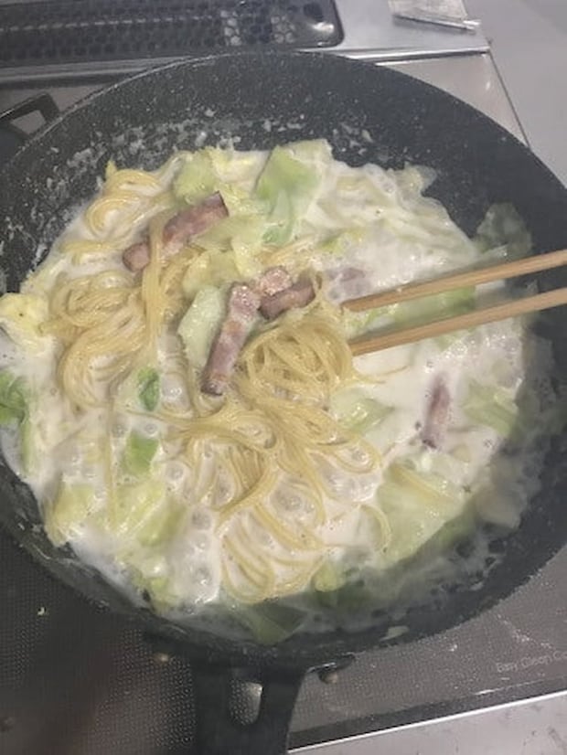 山本ゆりさんの「春キャベツの味噌チーズクリームスパゲティ」レシピ