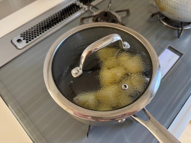 基本のポテトサラダ 湯を捨ててコンロに戻す