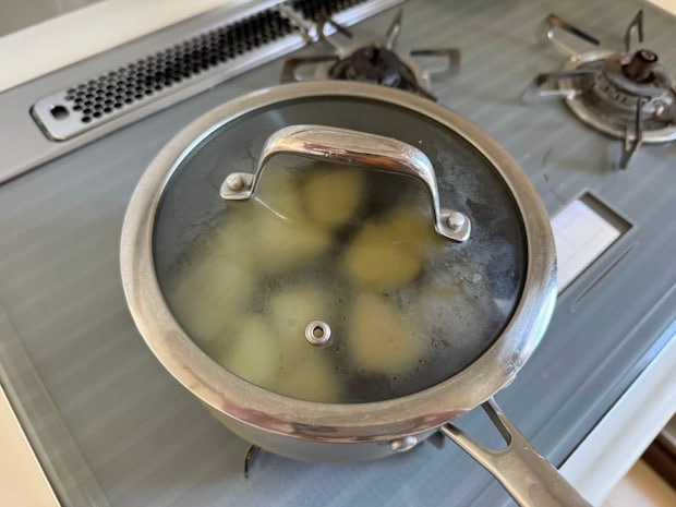 基本のポテトサラダ 茹でる