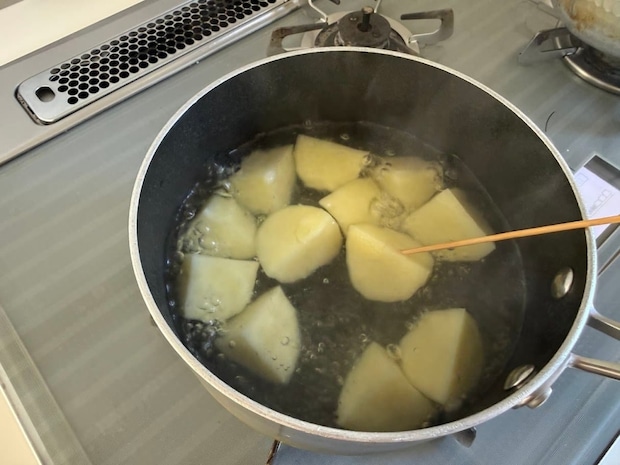 基本のポテトサラダ 串をさす