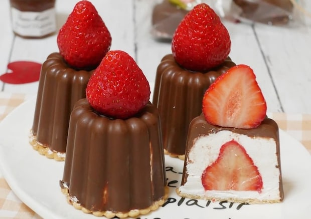 SNSで話題のスイーツが100均の型で簡単に♪「チョコいちごカヌレ」の作り方