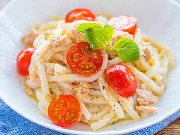 意外な組み合わせ!オリーブオイルが決め手の「冷凍うどん」レシピ