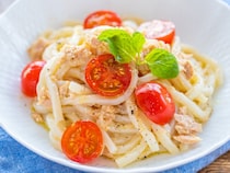 意外な組み合わせ！オリーブオイルが決め手の「冷凍うどん」レシピ