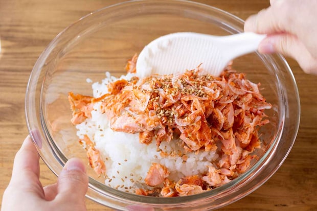 「鮭と桜えびのおにぎり」レシピ