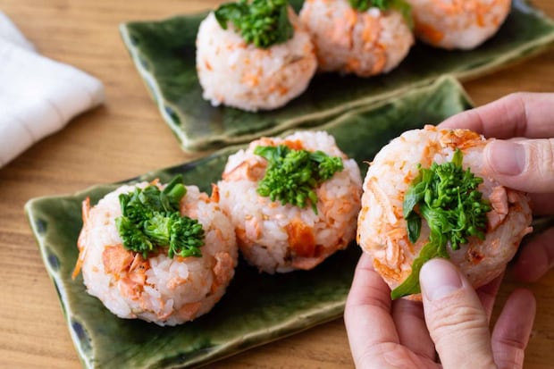 「鮭と桜えびのおにぎり」レシピ