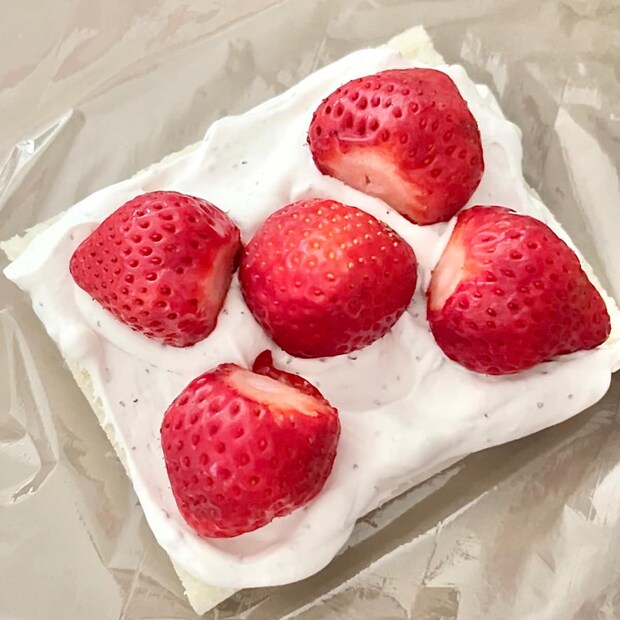 紅茶といちごのフルーツサンド