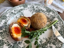 割ったらとろ〜り！「至福のスコッチエッグ」の作り方