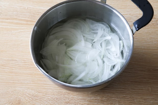 新玉ねぎとわかめの梅おかか和え