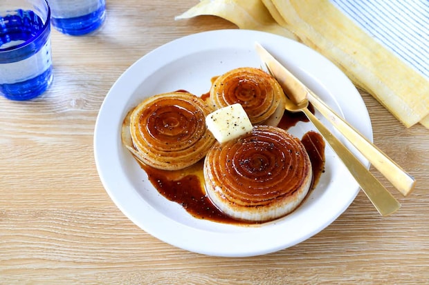 焼くだけでごちそう！新玉ねぎのバター醤油ステーキがとろ甘で絶品