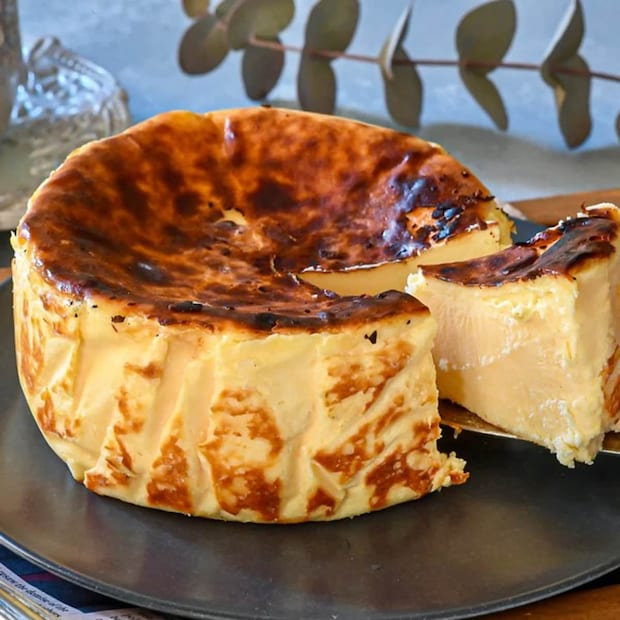 チーズケーキ好きが「一番」と断言！料理家がリピートする「濃厚バスクチーズケーキ」
