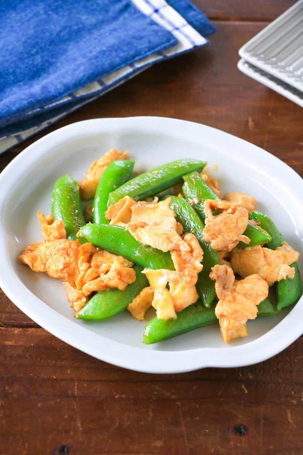 スナップエンドウと卵のオイスターソース炒め