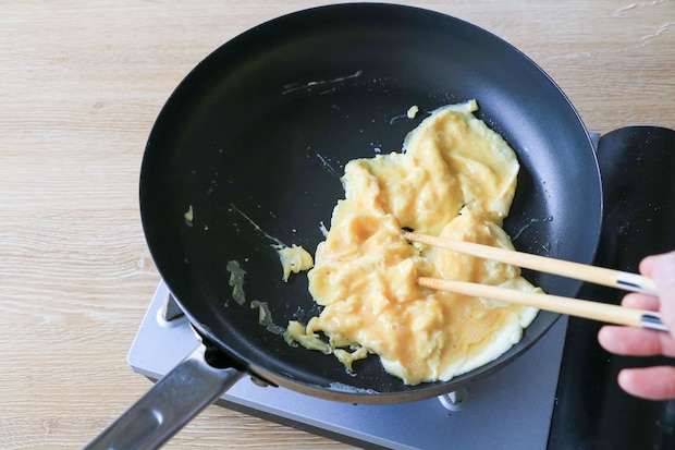 スナップエンドウと卵のオイスターソース炒め