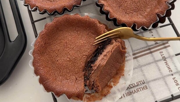 材料5つで簡単!ザクザクオレオの「濃厚ショコラチーズケーキ」