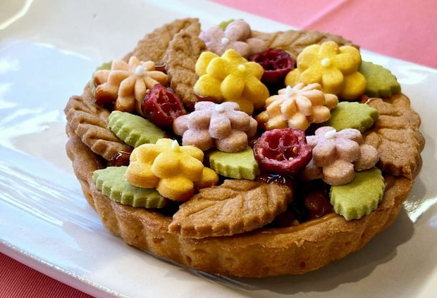 お花のキャラメルタルト（サイズM）／べべナチュール