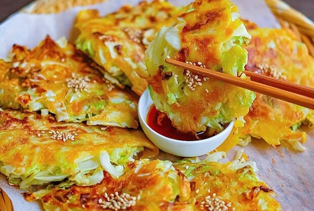 混ぜて焼くだけ「キャベツ×卵」のアイデア