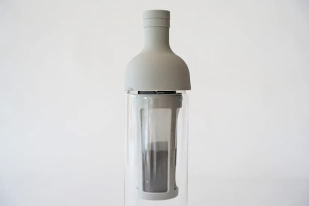 水出しコーヒー　フィルターにコーヒー粉を入れた様子