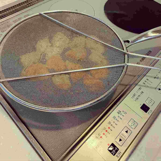 「揚げ物」のストレスを軽減！油はね対策＆便利グッズのアイデア
