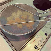 「揚げ物」のストレスを軽減！油はね対策＆便利グッズのアイデア