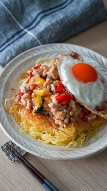 いつもの焼きそばが激変！10分で作れる「ガパオ風あんかけ焼きそば」が革命的においしい