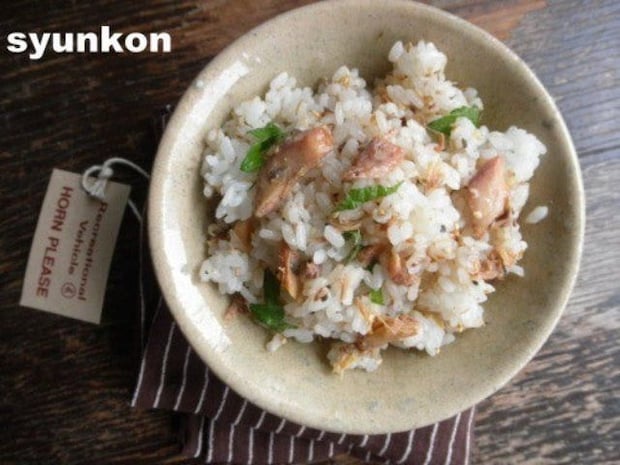 「さば缶と青じそ、しょうが、ごまの混ぜご飯」