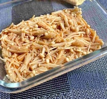 レンジで簡単！ご飯がすすむ「無限えのき」レシピ
