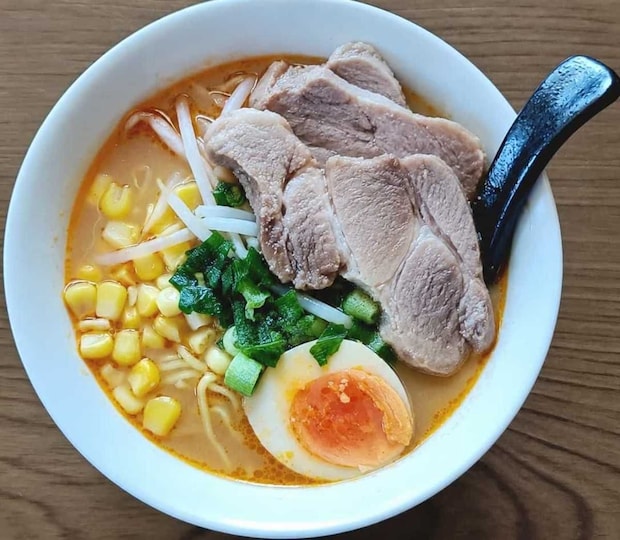 スープも麺も大満足！カルディ「味噌らーめん」がチルド麺とは思えないおいしさ