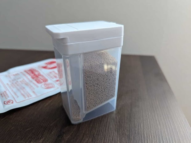 振るだけで小さじ1杯分!ダイソーの「調味料ボトル」が便利